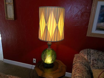 VINTAGE GREEN GRAPE GLASS TABLE LAMP w/ NIGHT LIGHT & SHADE HOLLYWOOD 