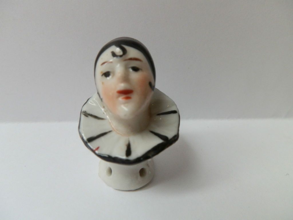 VINTAGE GERMANY PIERROT FLAPPER HEAD RUFF HALF DOLL PIERRETTE PIN 