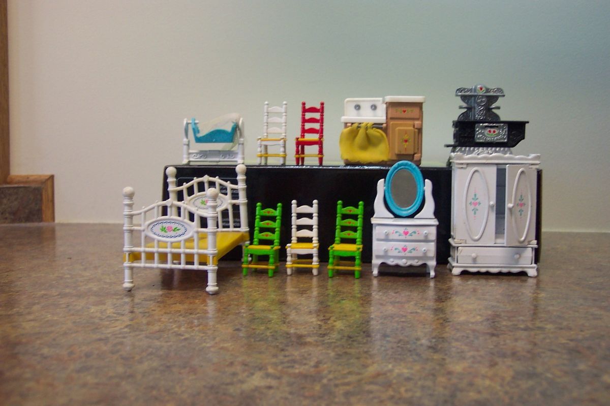 37 pieces dollhouse furniture 2 bedrooms kitchen living room
