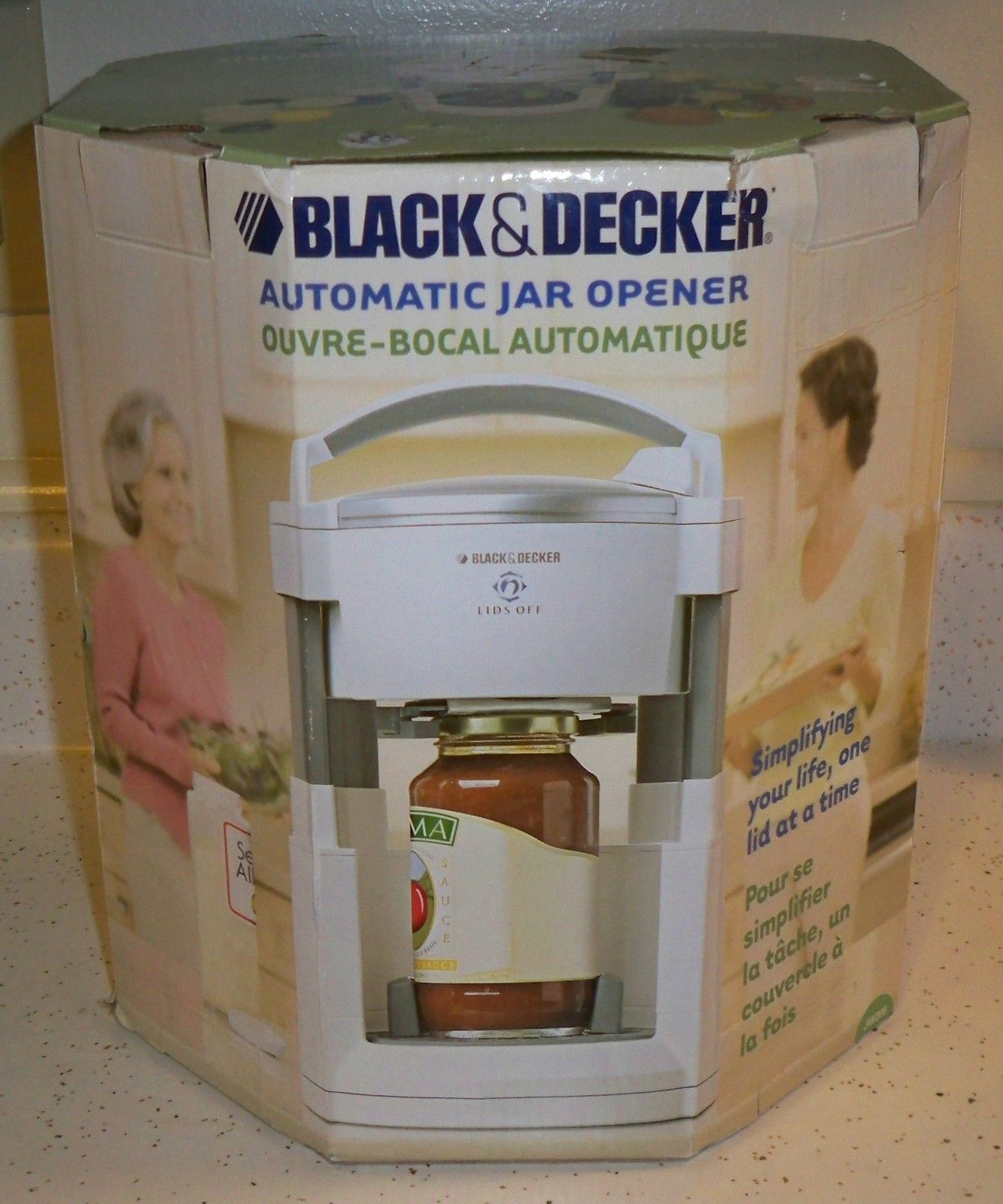 New in Box Black Decker Lids Off Automatic Jar Opener JW200 White 