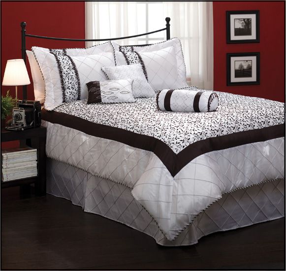 Dreama 7pc Black White Comforter Set Bed in A Bag New