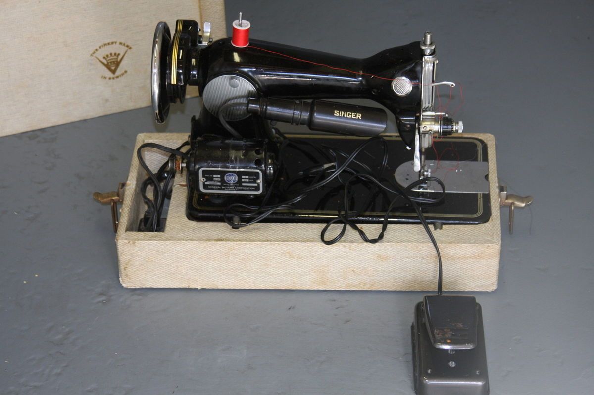 Vintage Singer Sewing Machine Woodward Lathrop NR