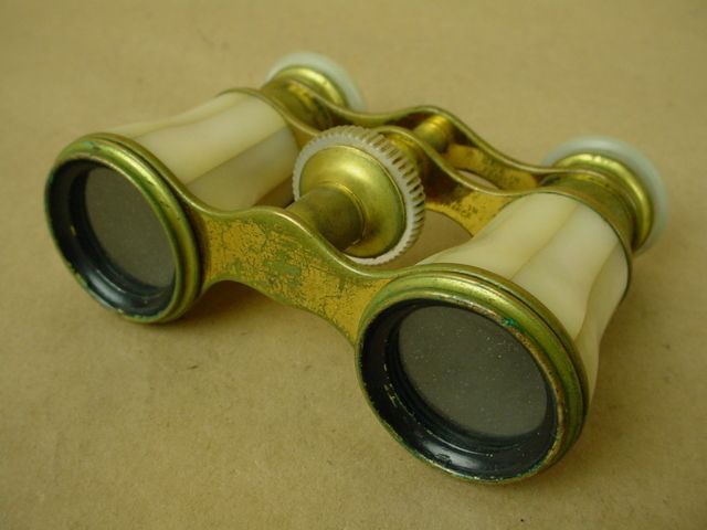 Lemaire Paris Beautiful 1880s Mother of Pearl Pocket Opera Glasses